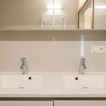 Spacious 2-bedroom With Breathtaking Sea View T68 Apartment *